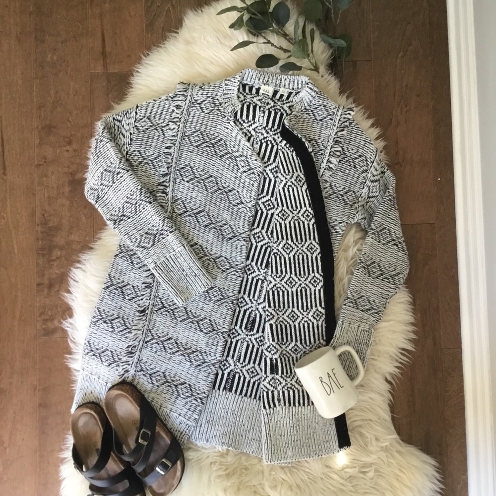 Gap XS Black & White Fringe Open Front Sweater